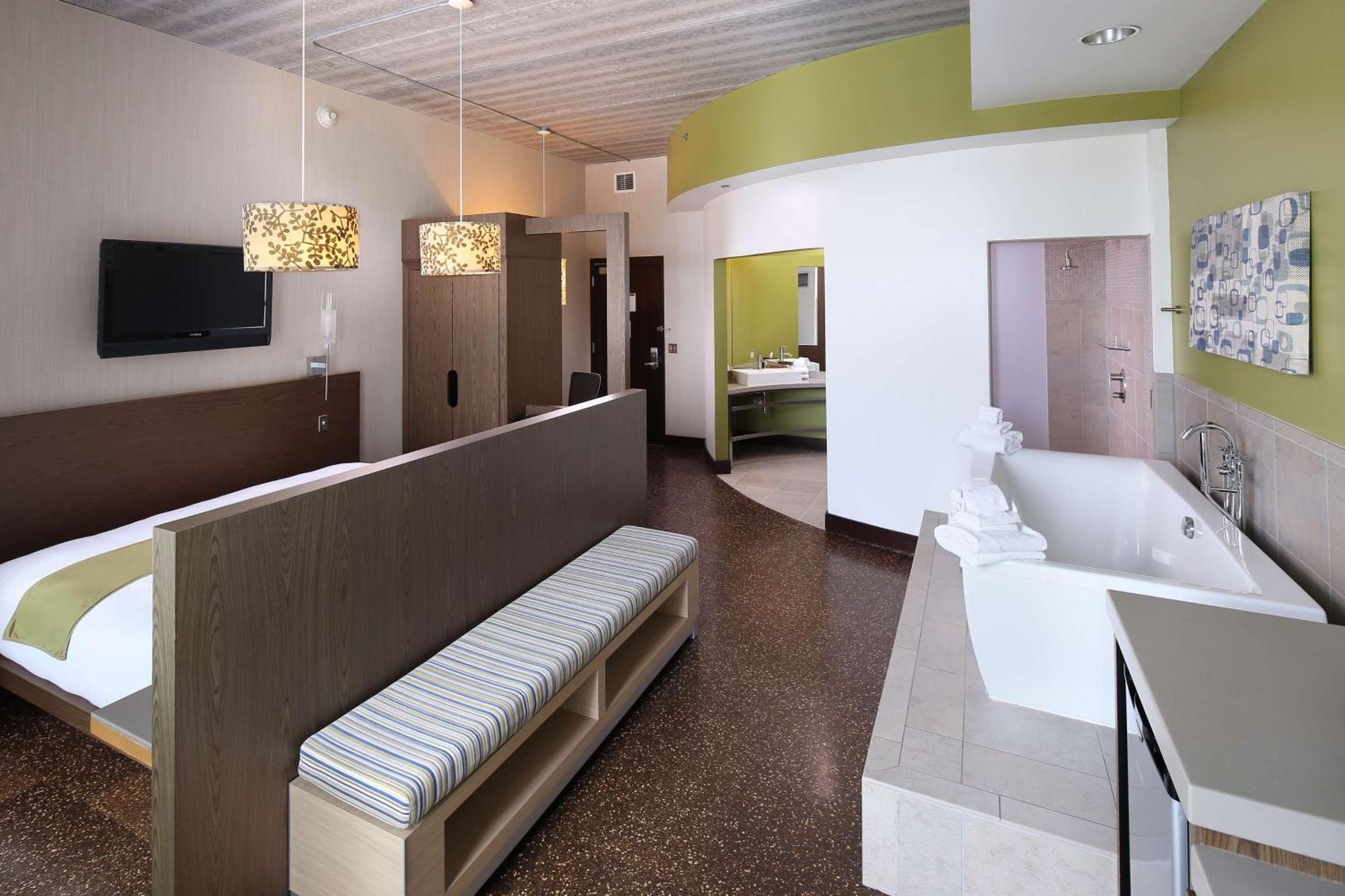 Deluxe King Room
