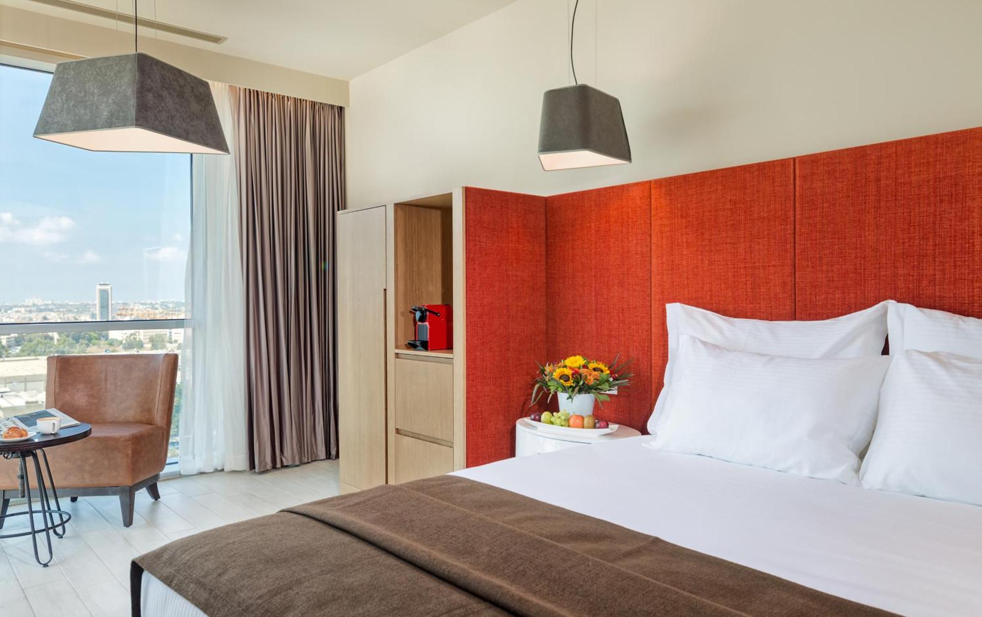 Deluxe Double Room Lounge Access