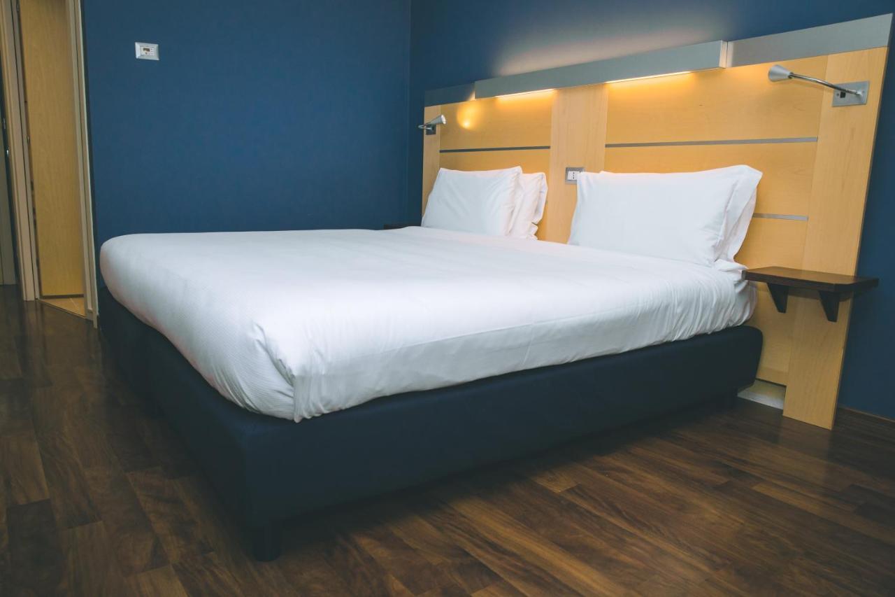 Standard Queen Room - Free Breakfast