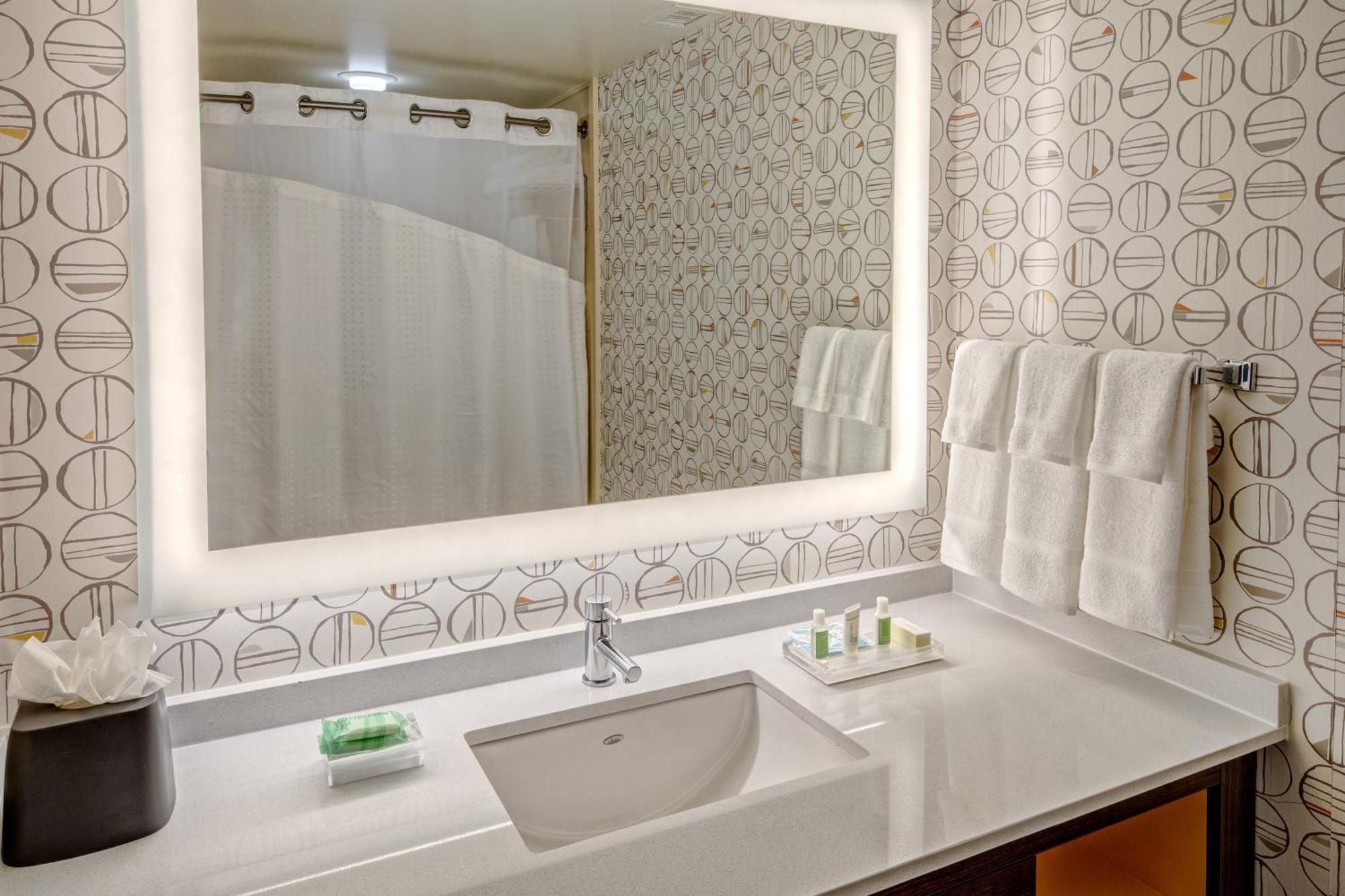 Standard Room with Two Queen Beds,1442662729:JPEG