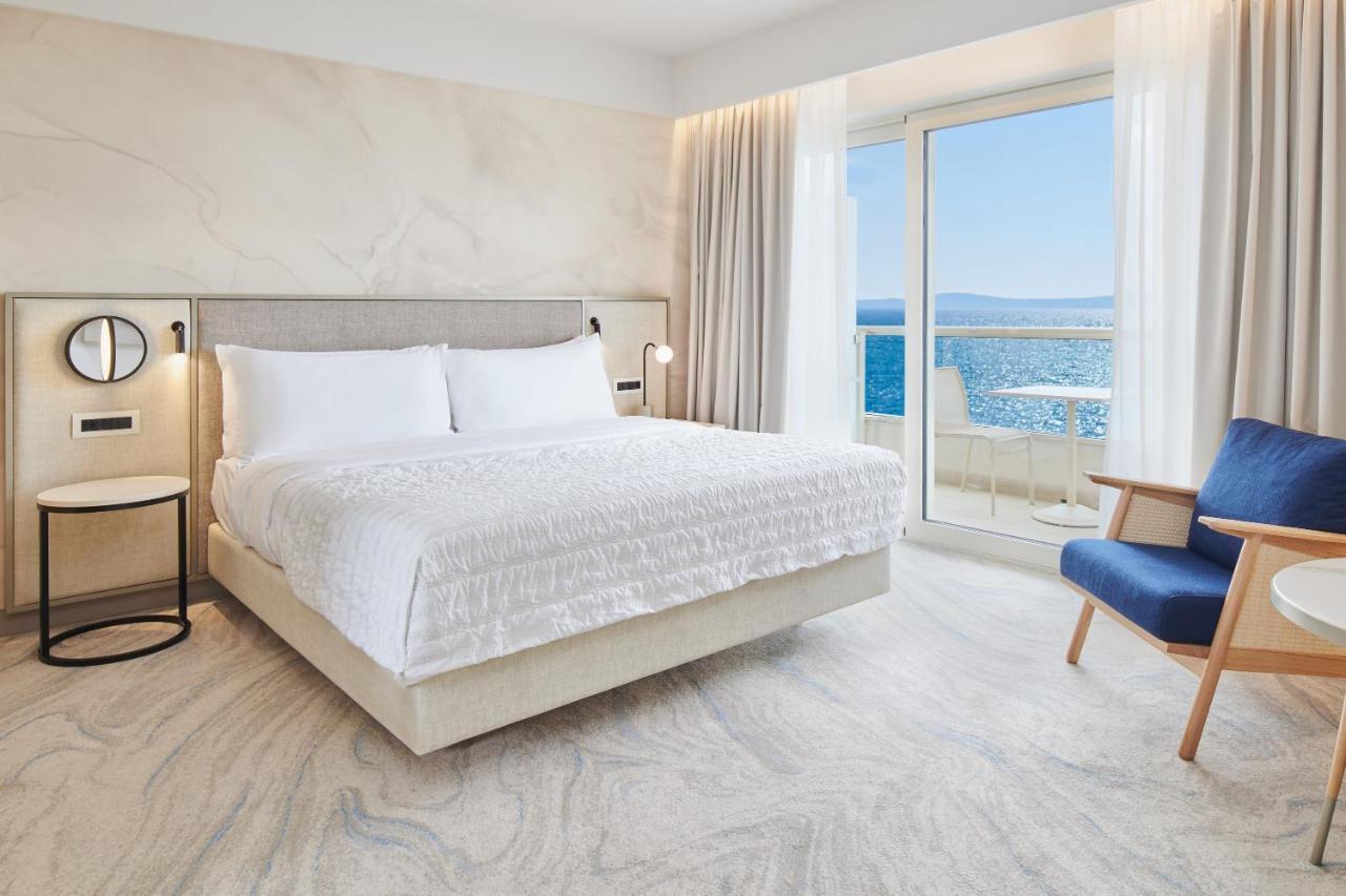 Elegant Room King bed Sea View