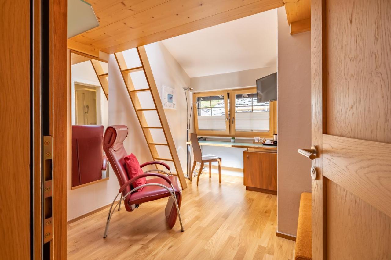 Small Single Room with Gallery