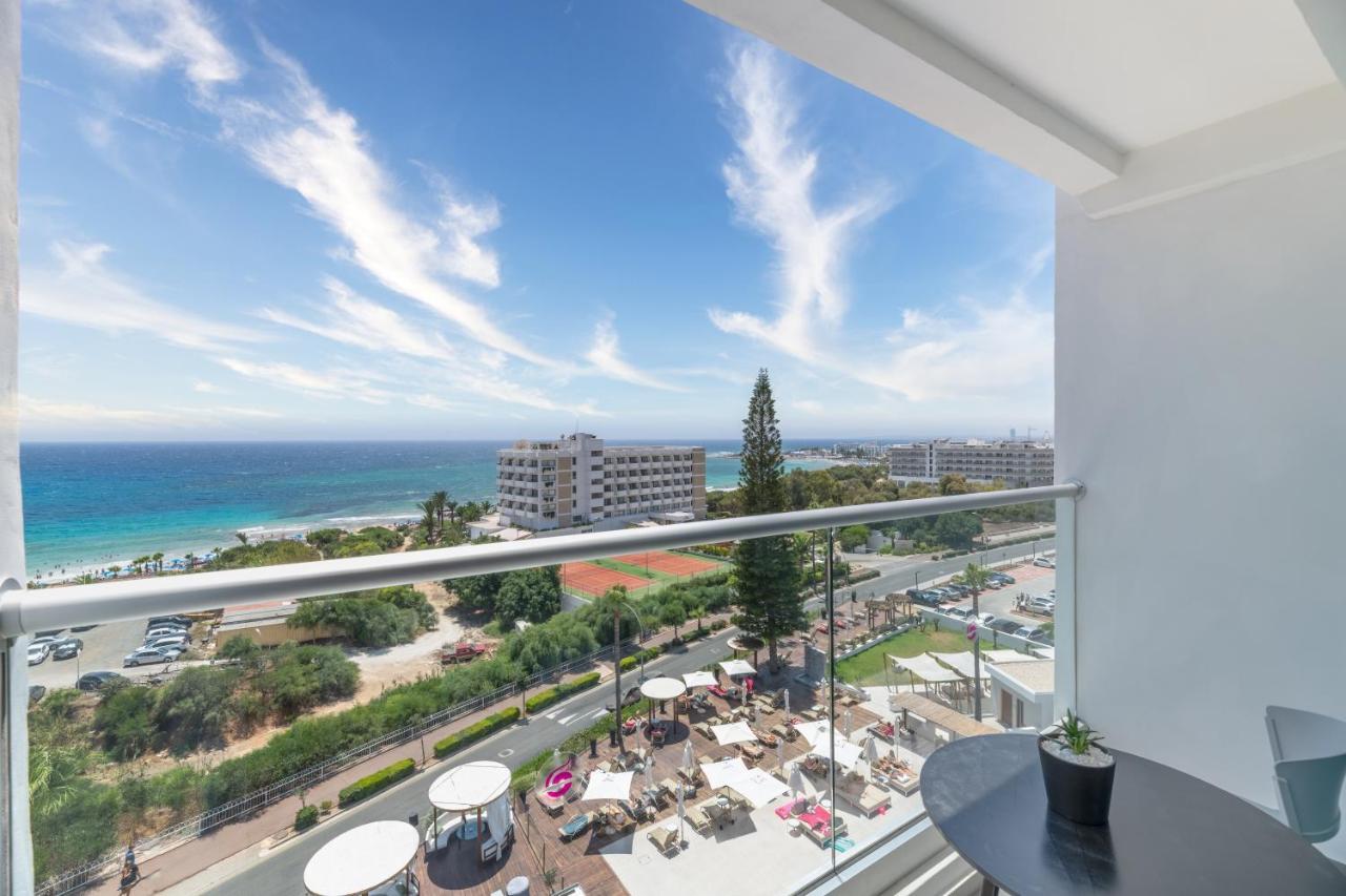 Double or Twin Room Sea View