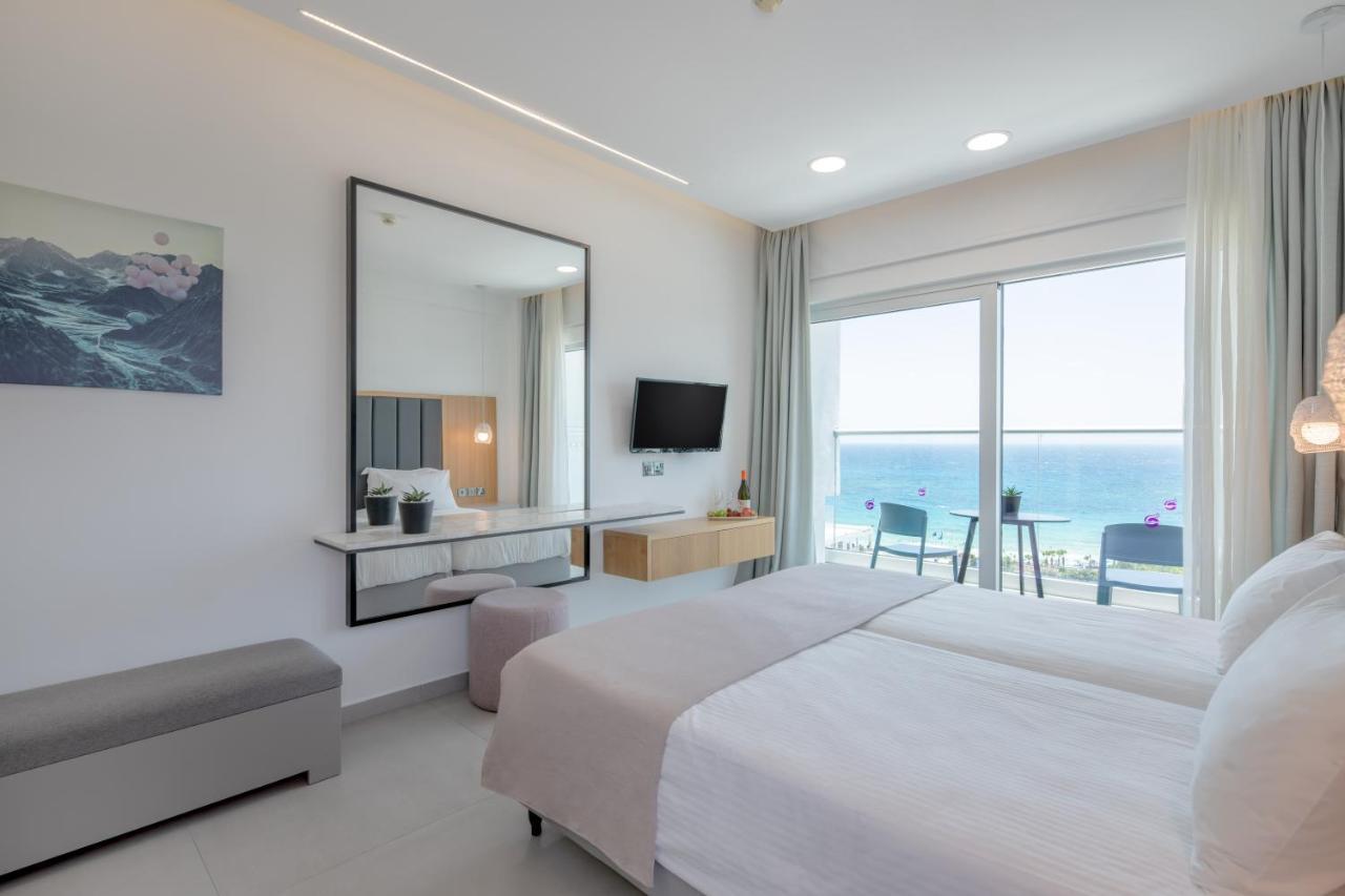 Double or Twin Room Sea View