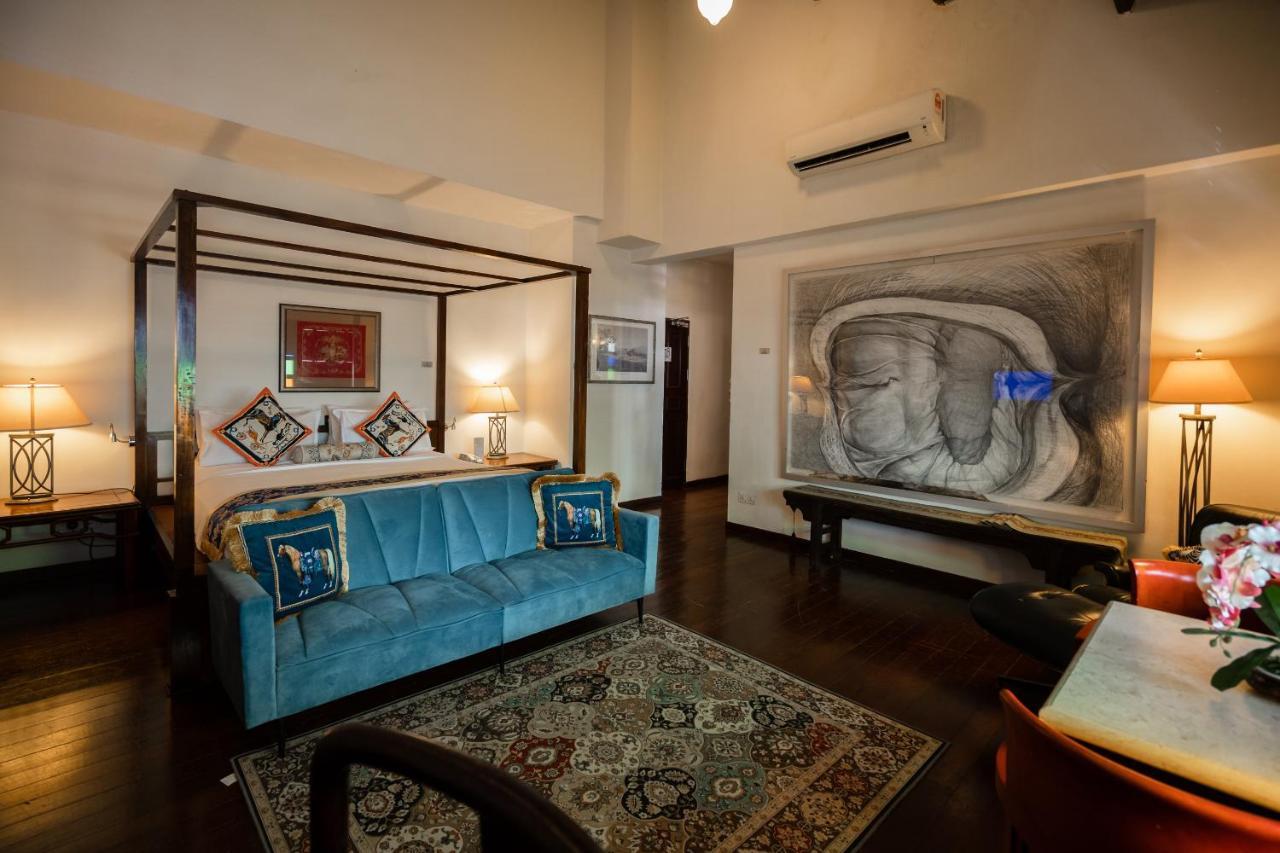 Hutton Deluxe King Room Jacuzzi Balcony