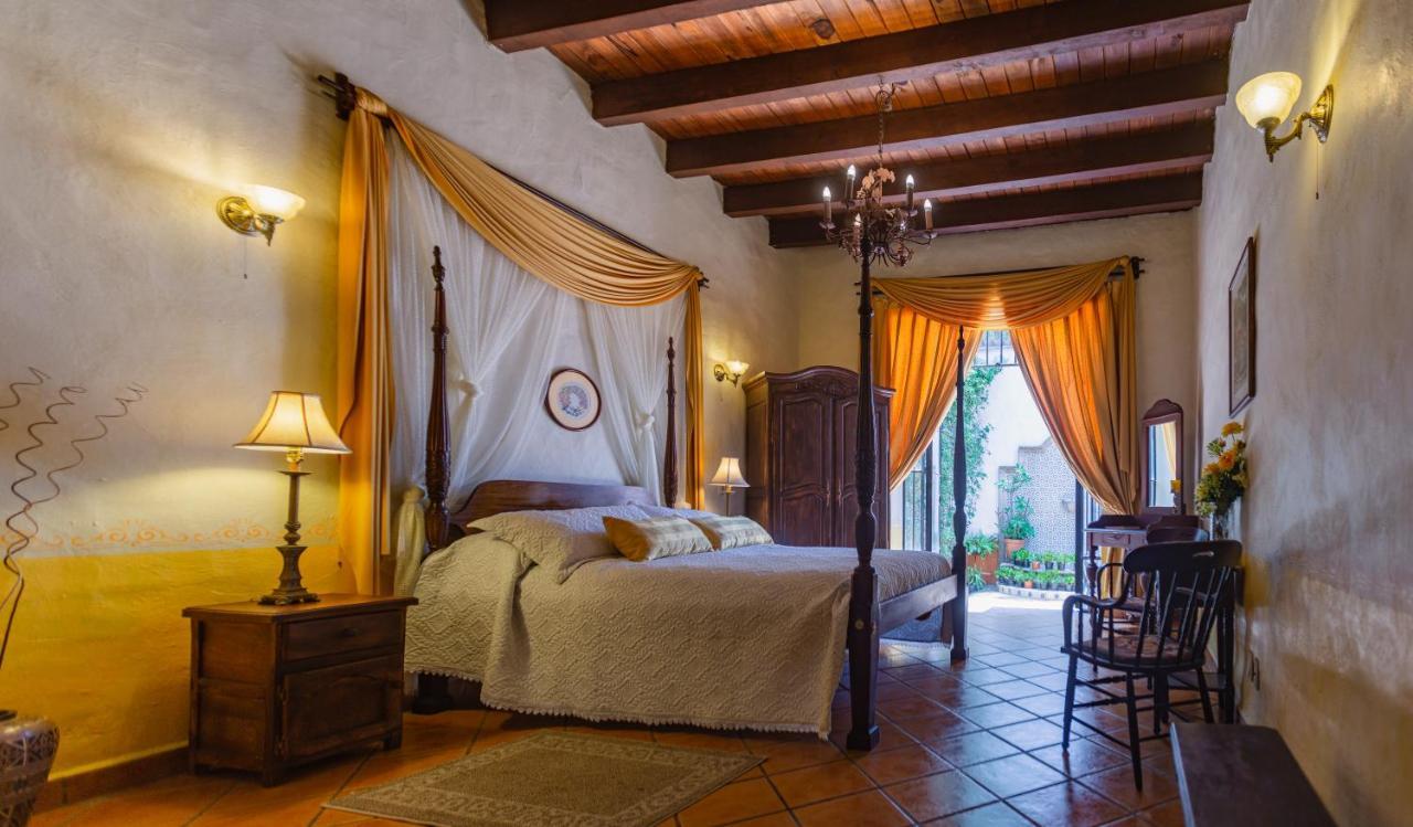 Deluxe Queen Suite