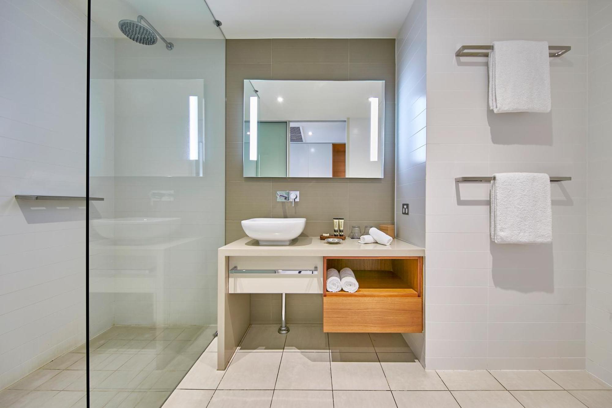 Superior King Room Water View