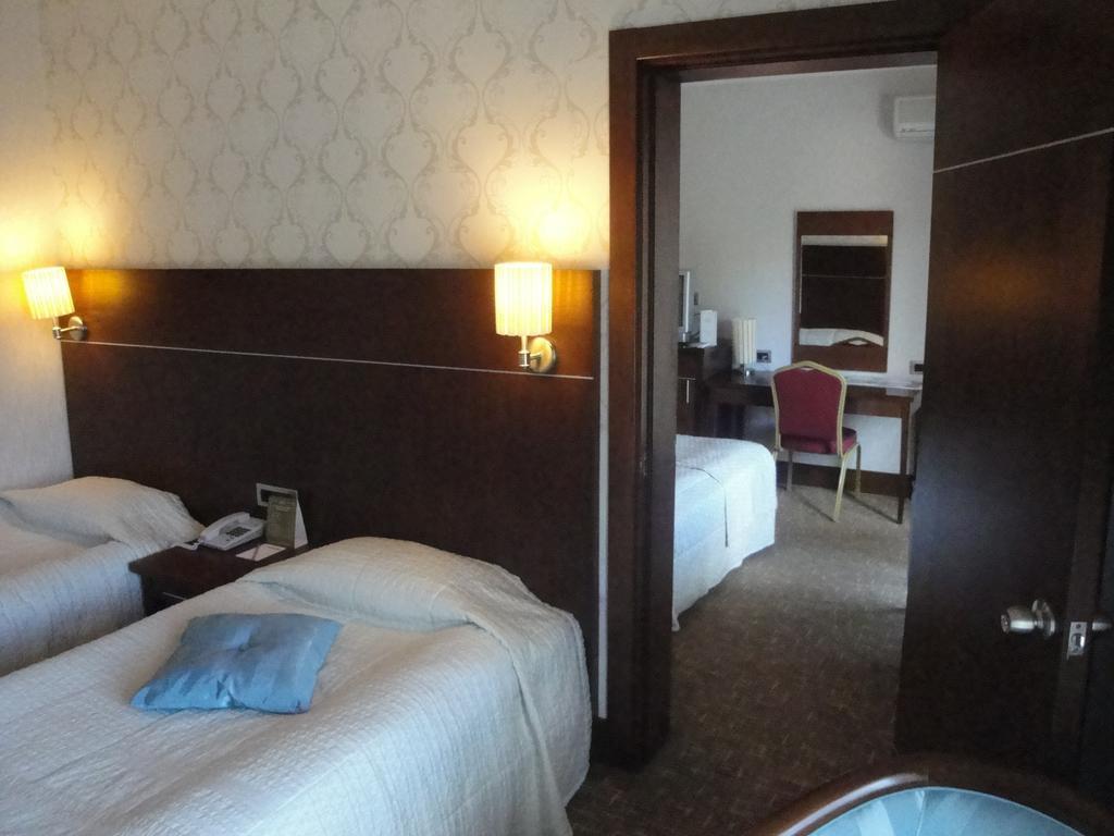 One King Bed Suite Smoking