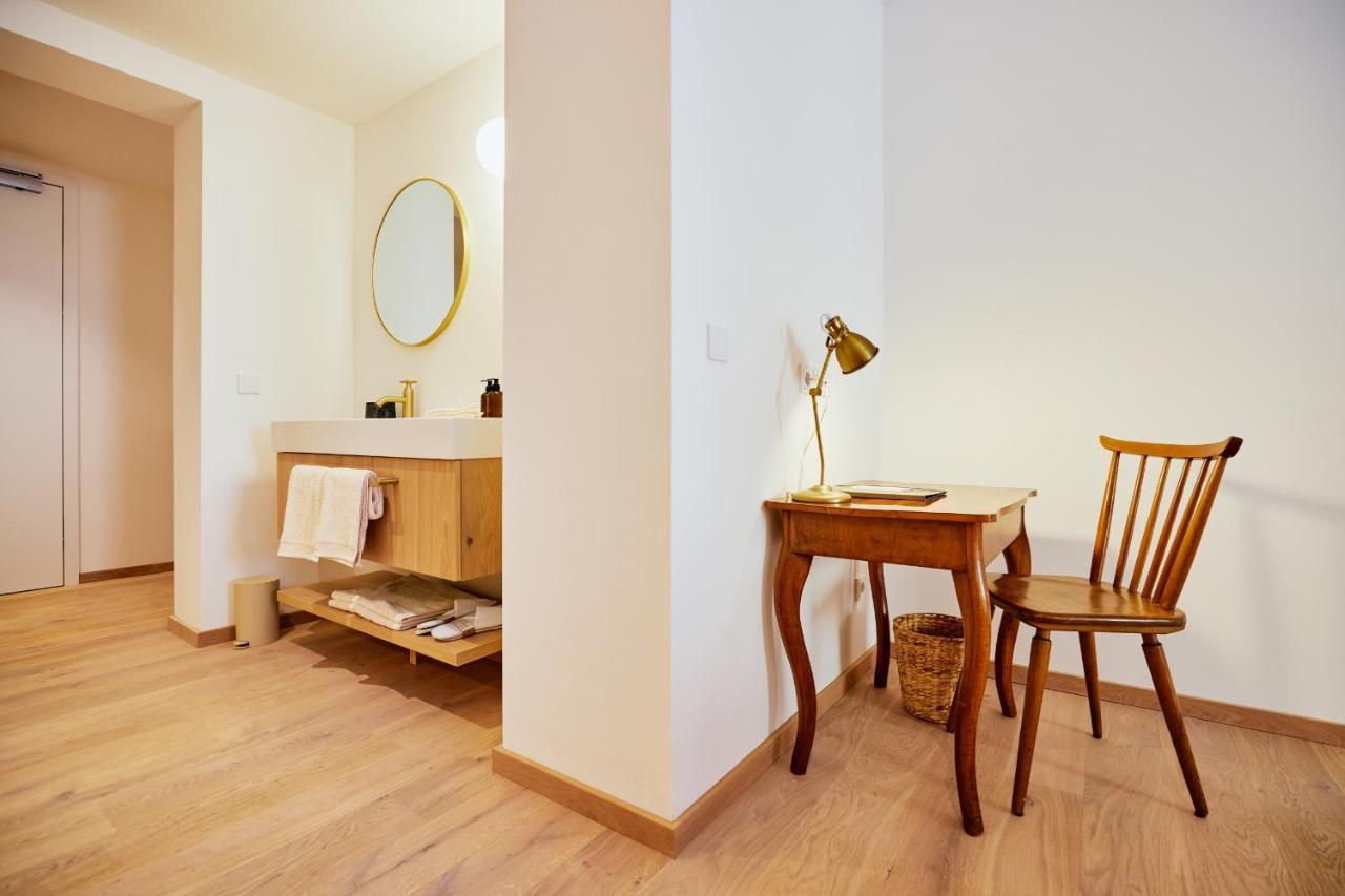 Urban King Room