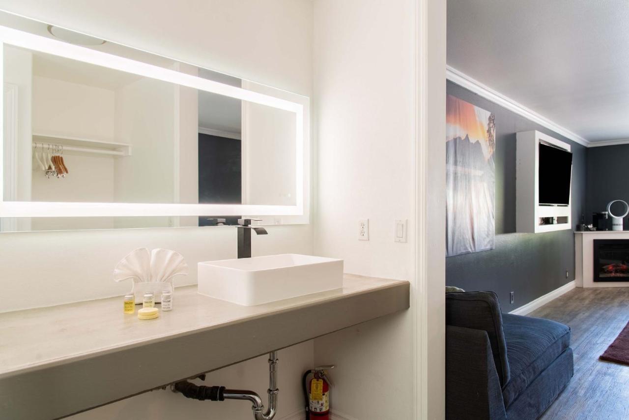 King Suite Spa Bath
