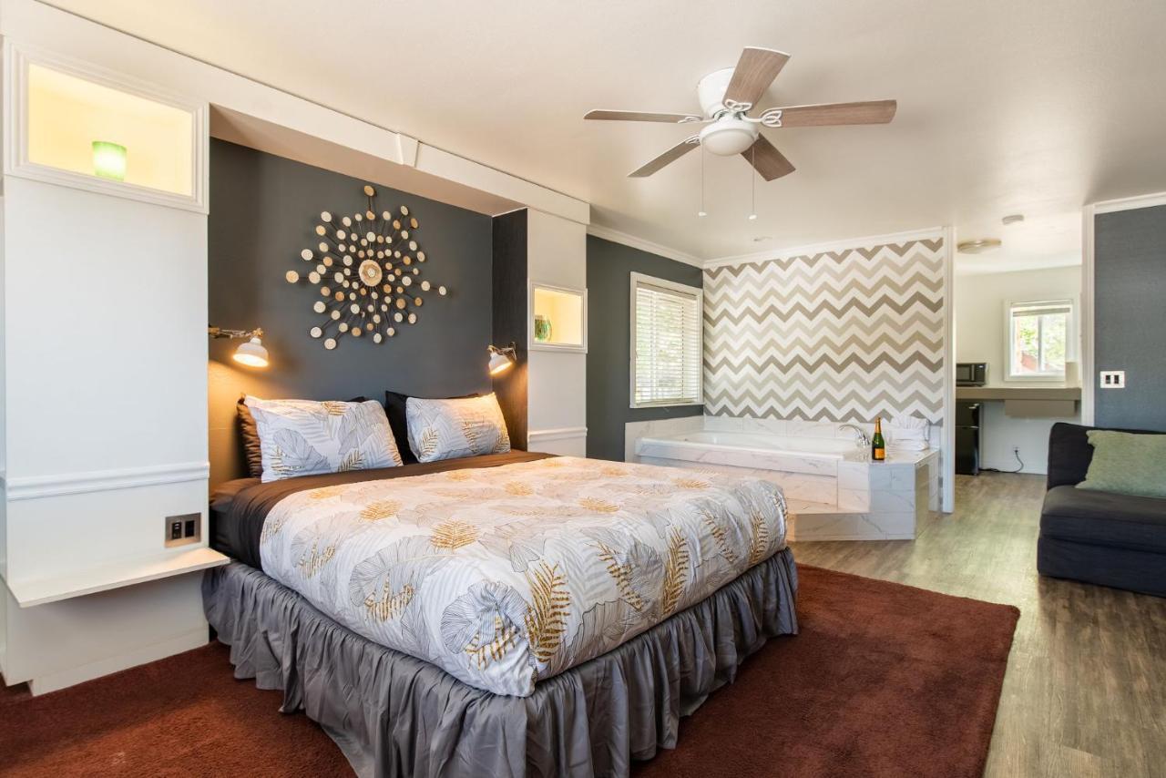 King Suite Spa Bath