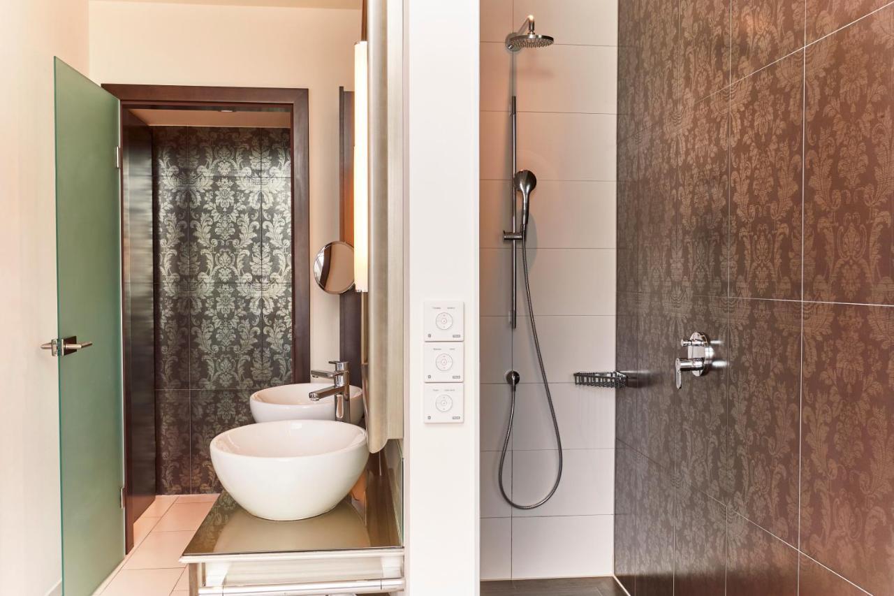 Suite,1305497173:JPEG