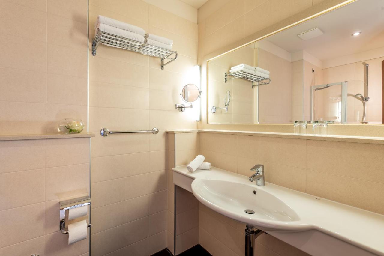 Double or Twin Room Partial Sea View