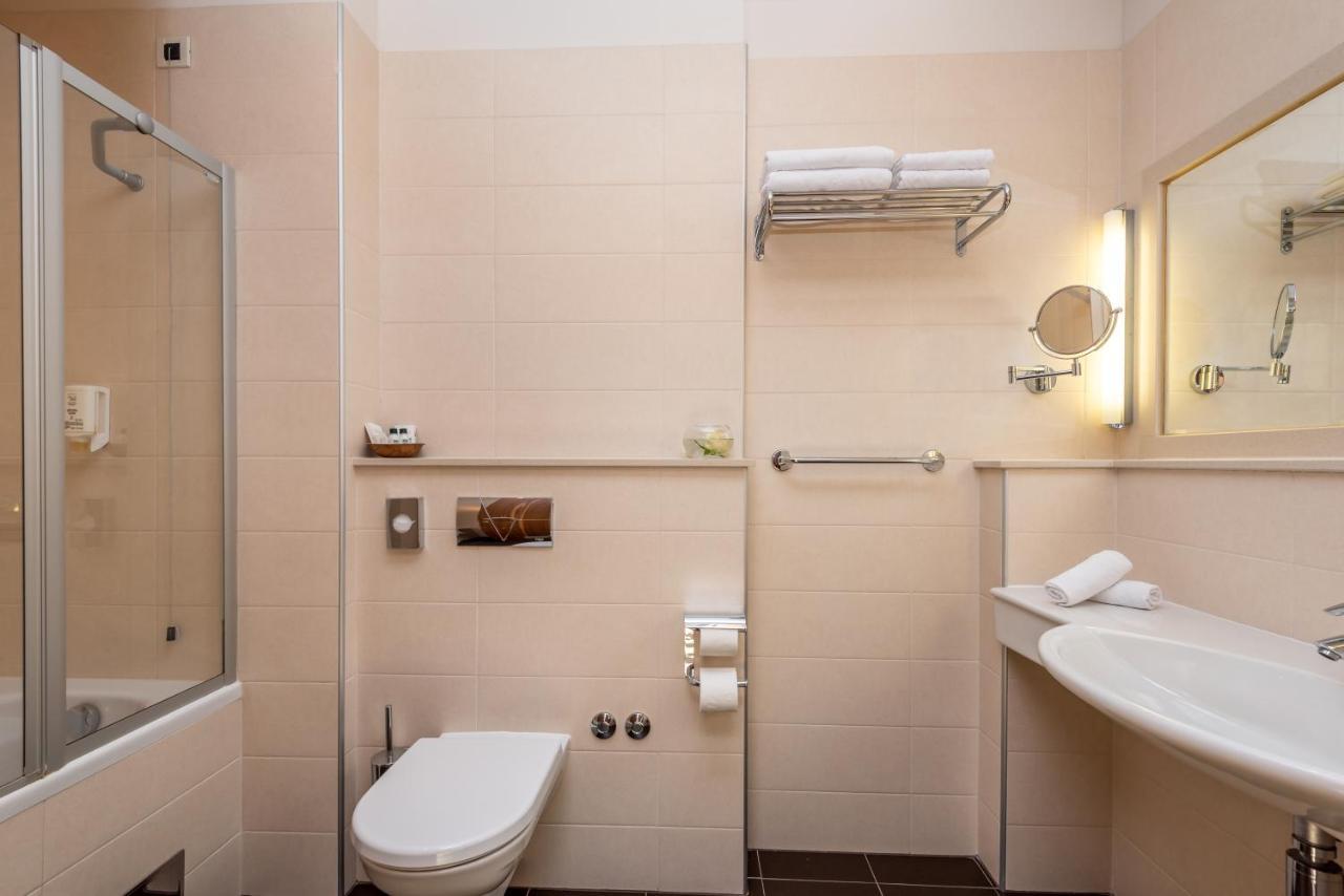 Double or Twin Room Partial Sea View