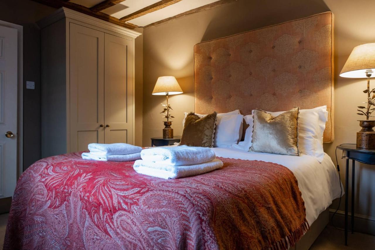 Small Double Room,1588065485:JPEG