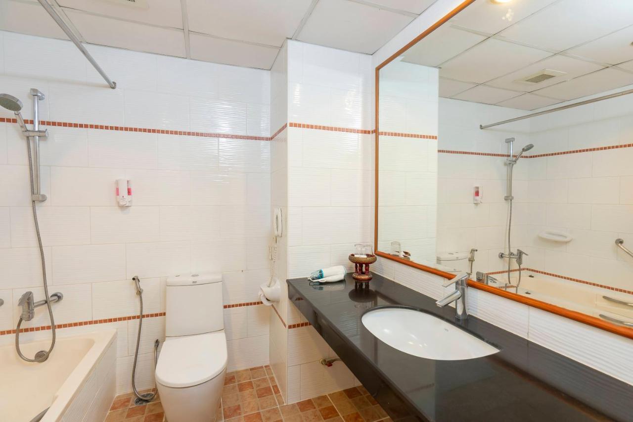 Pool Deluxe Room - No Pets