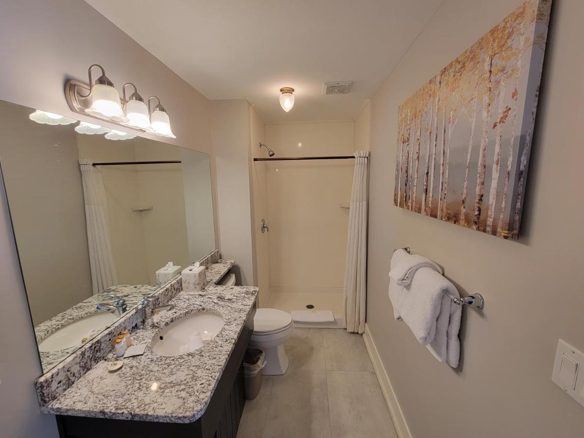 King Suite Spa Bath