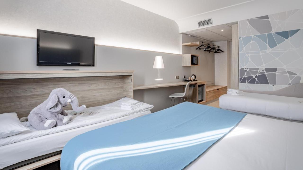 Premium Quadruple Room,1215334966:JPEG