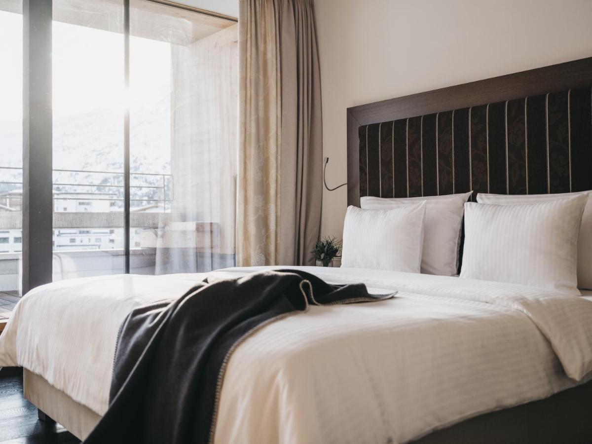 Grand Deluxe Suite,1327729982:JPEG