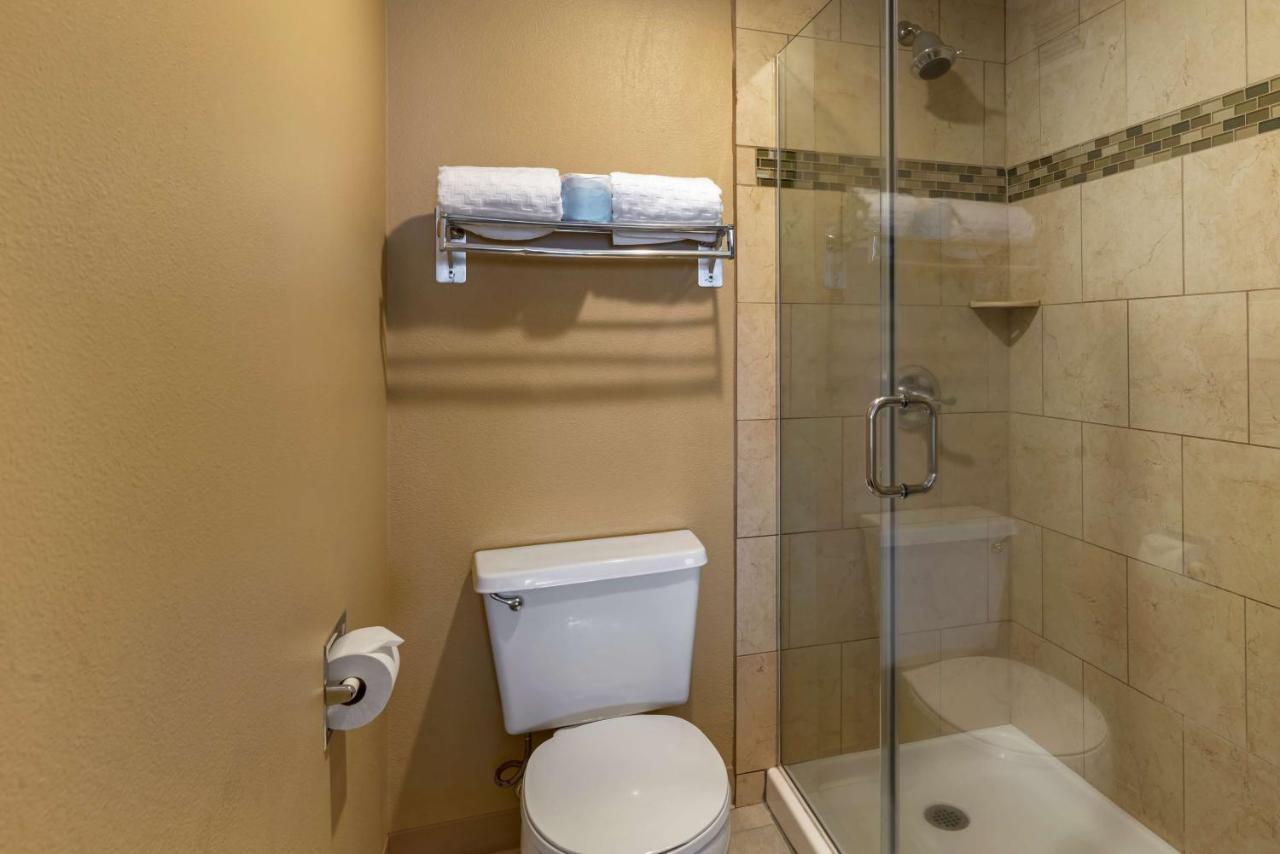 King Room with Balcony and Spa Bath,1318588483:JPEG