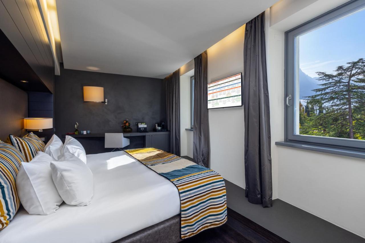 Double or Twin Room with Lake View,1319015881:JPEG