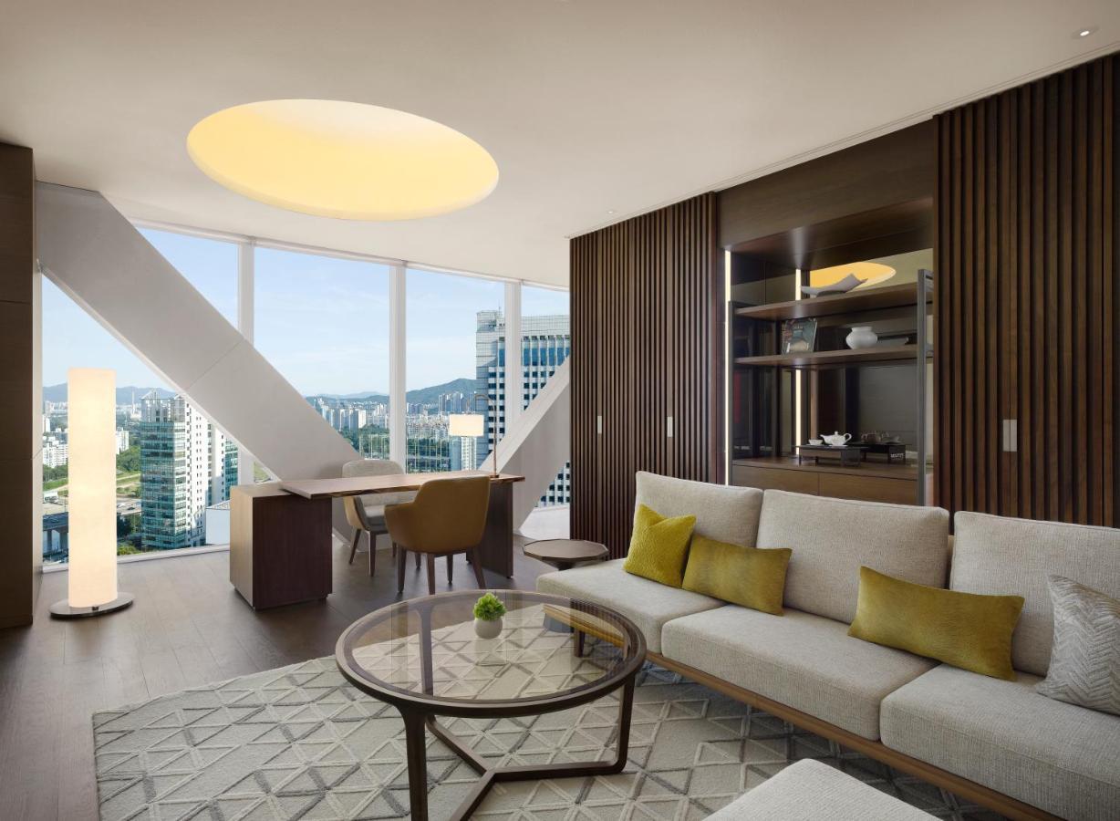 Park Corner Suite
