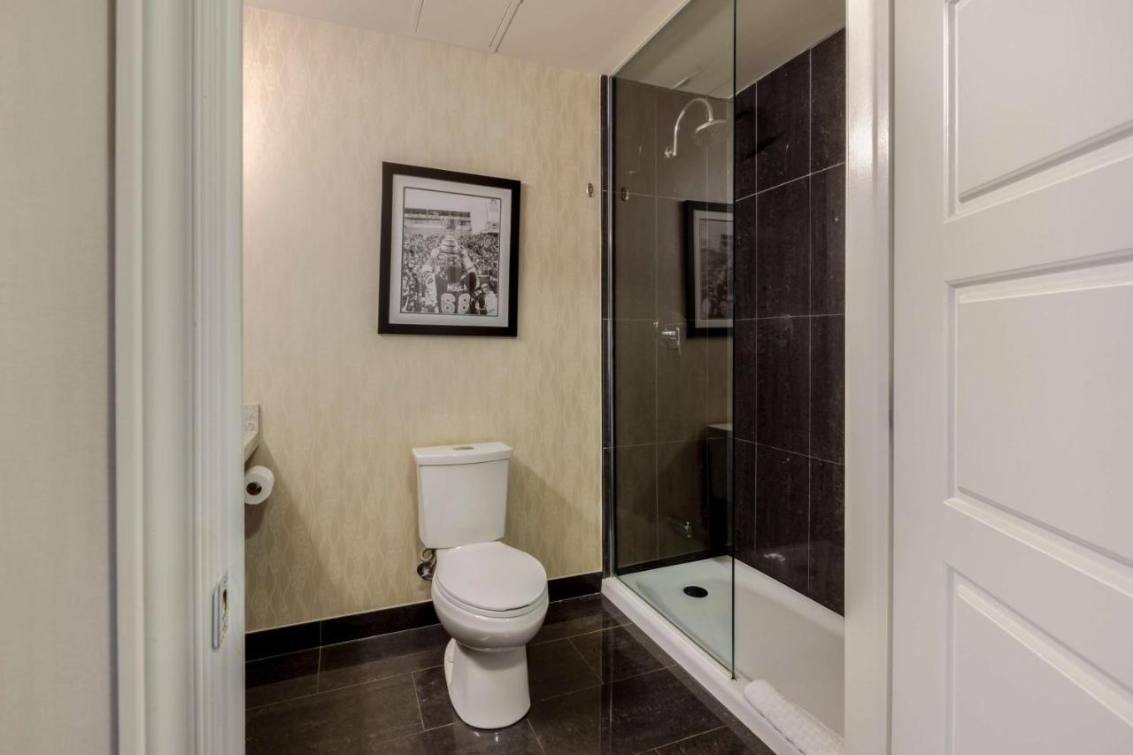 King Suite with One King Bed and Wet Bar - Non Smoking