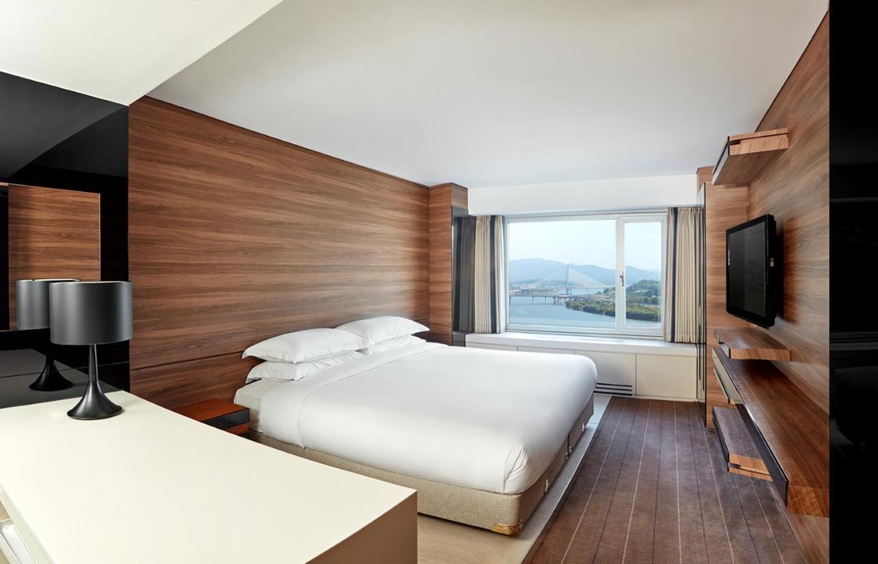 Deluxe Twin Room with Mountain View