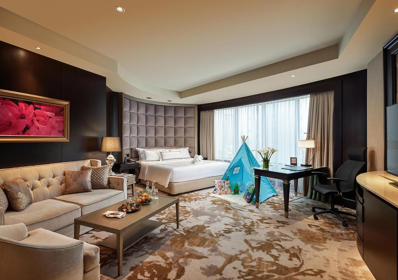 Studio Executive Suite