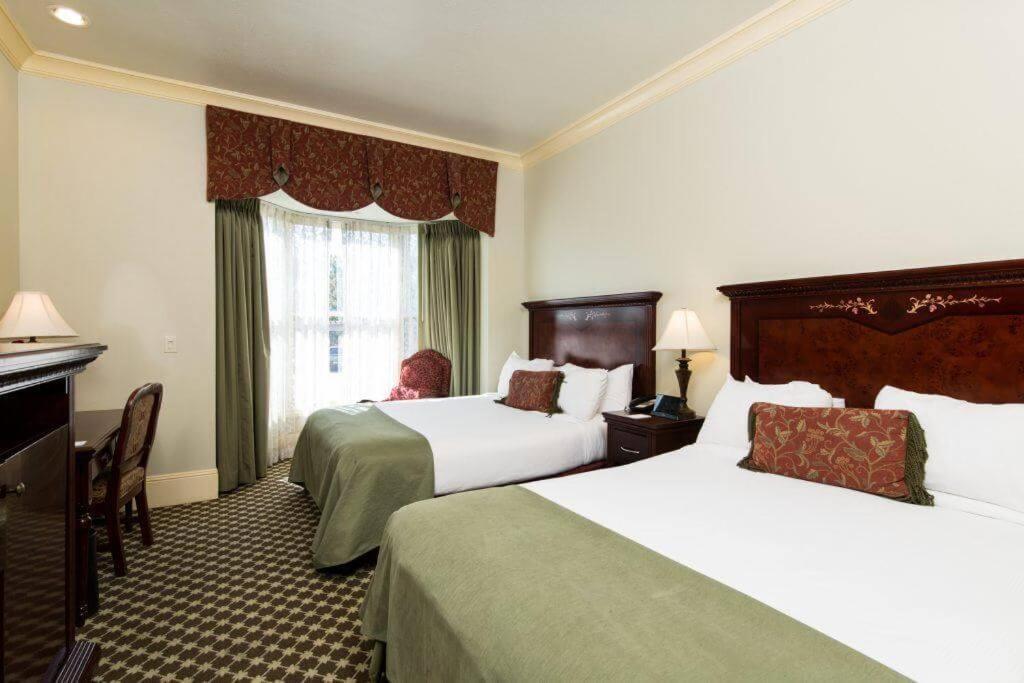 Queen Room with Two Queen Beds,1327353542:JPEG