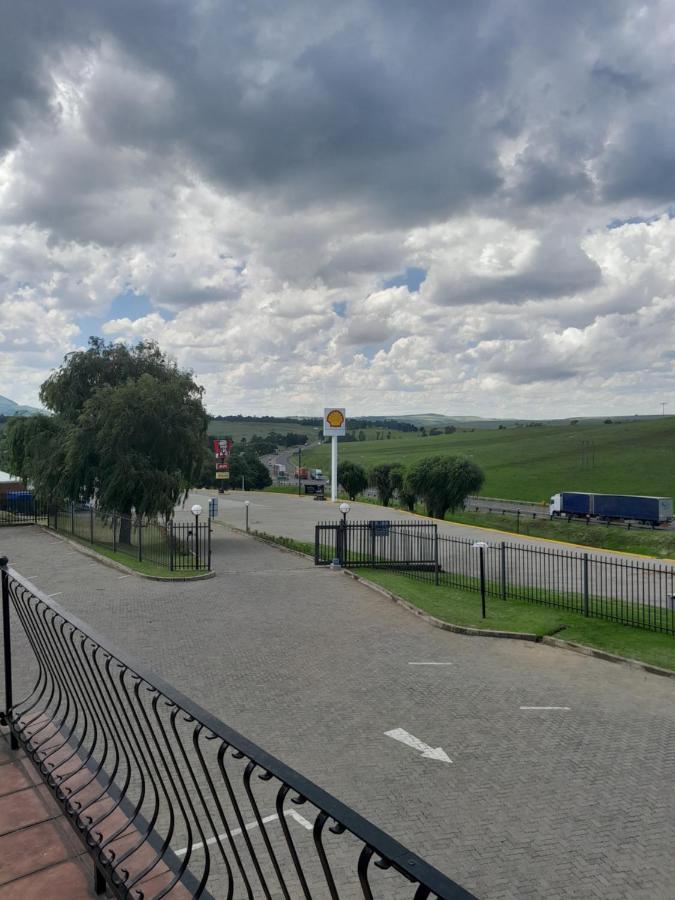 Twin Room,1706922973:JPEG