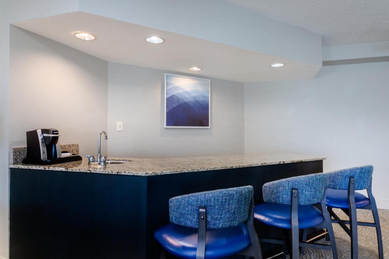 One-Bedroom Suite Oceanfront