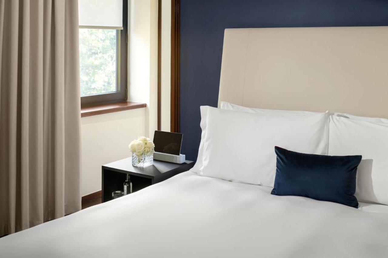 Halkin Room