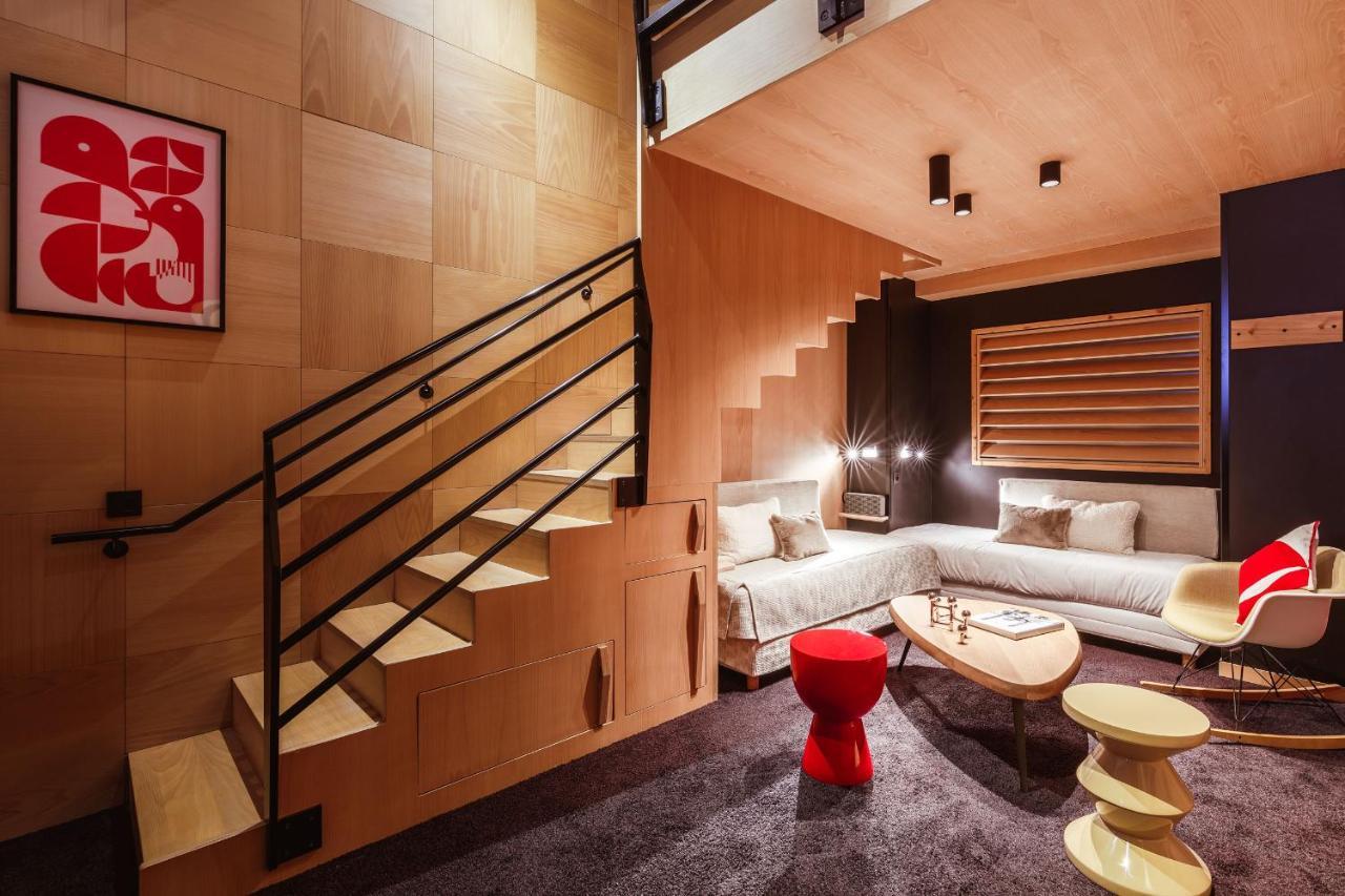 Duplex spa access