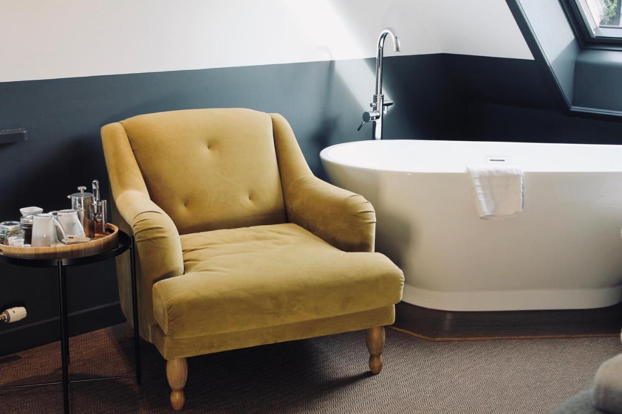 Deluxe Double Suite Standing Bath