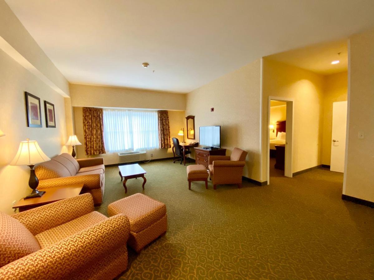 King Suite - Accessible/Non-Smoking