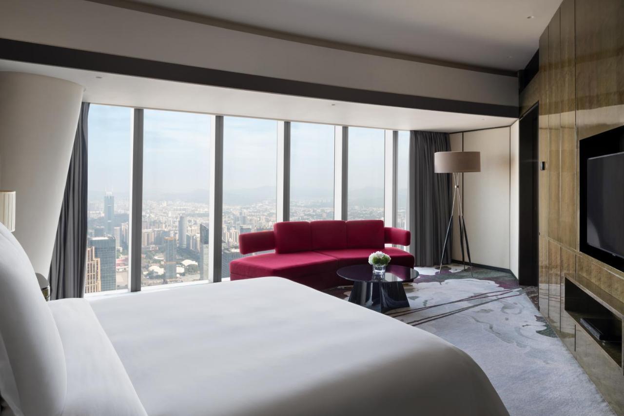 Deluxe King Suite with City View