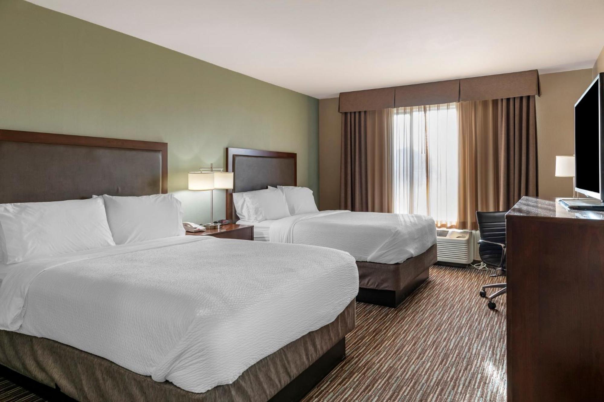 Standard Queen Room Two Queen Beds