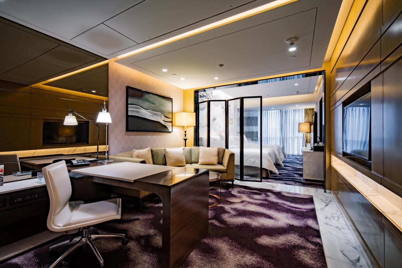 Grand Four Seasons Room Two Double Beds