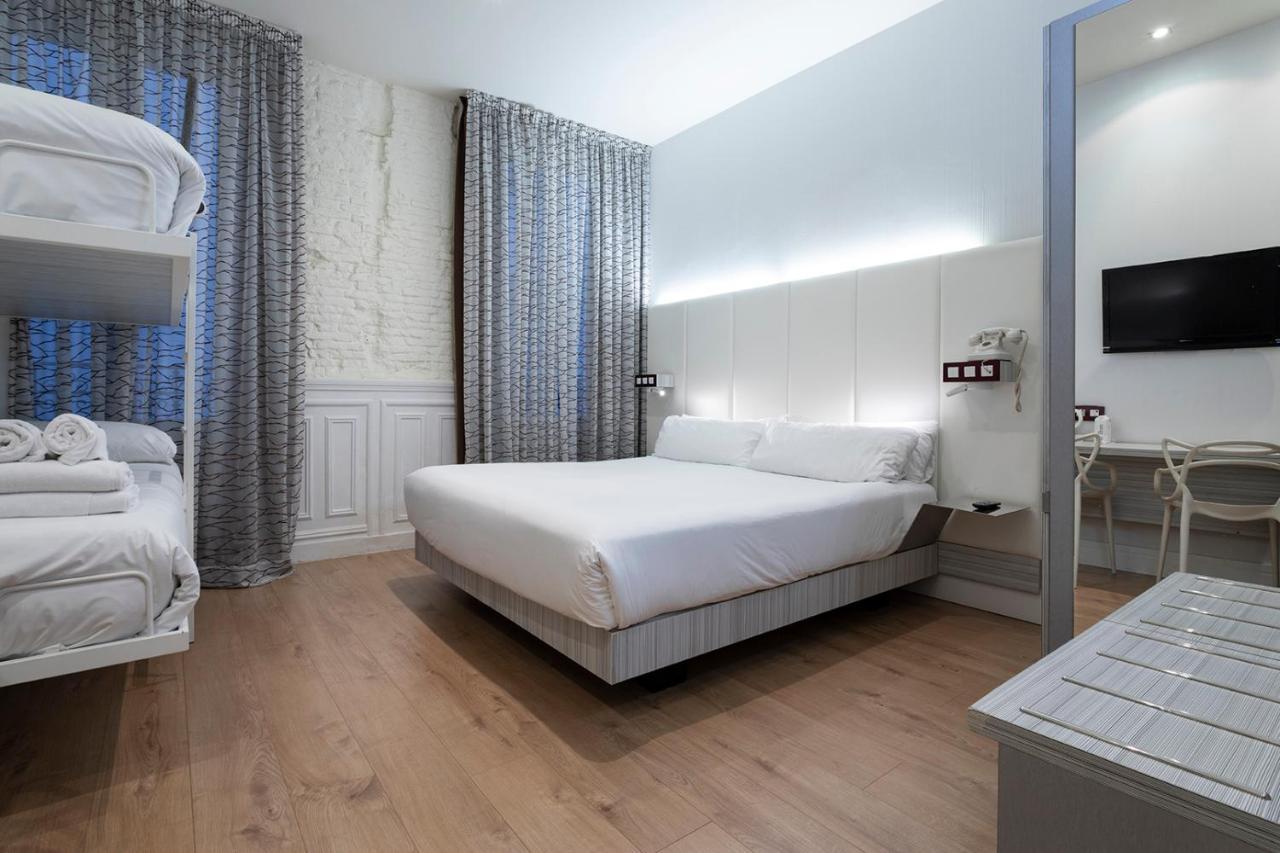 Family Room,1346236853:JPEG