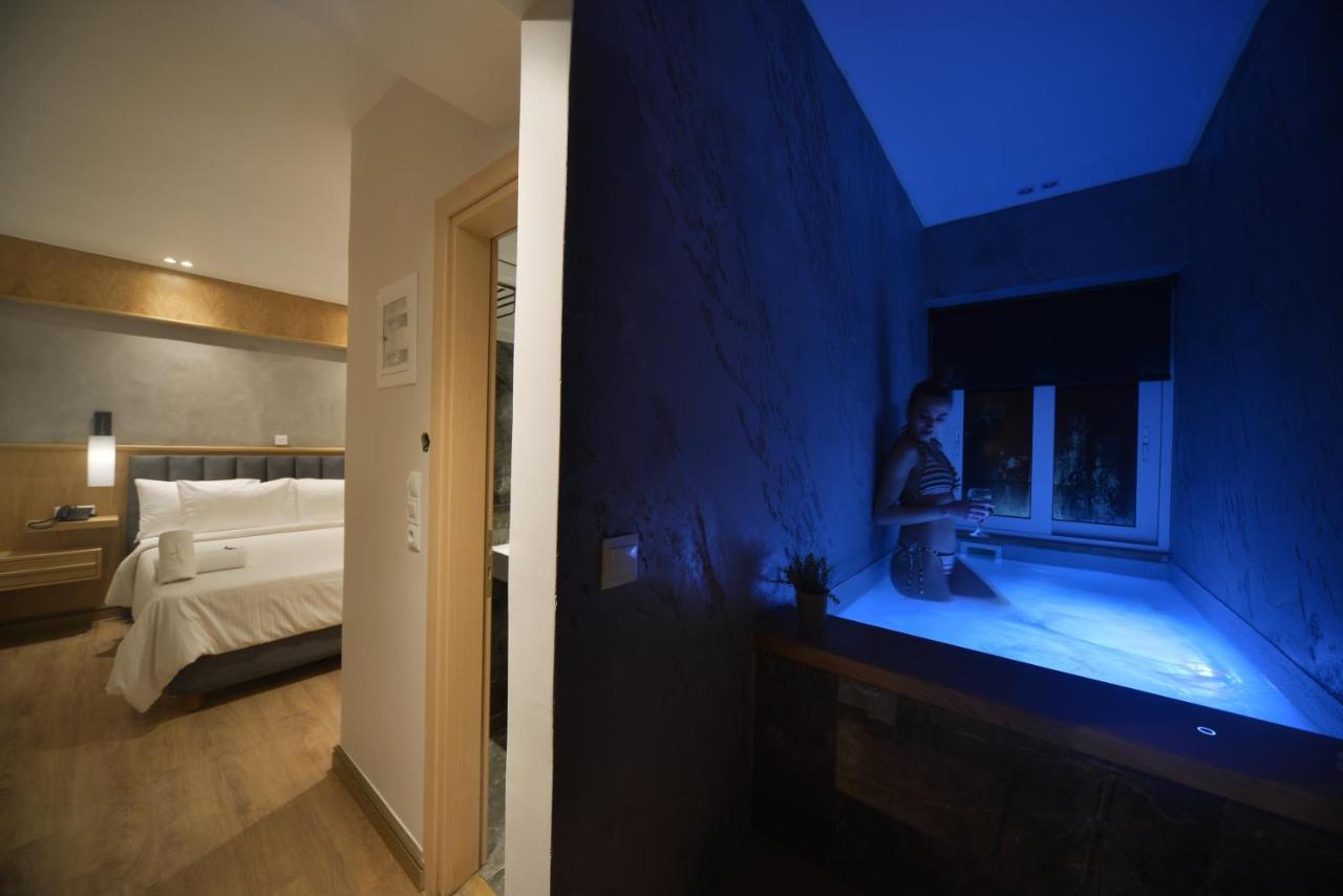 Urban Spa Suite a Private Heated Plunge Pool Jacuzzi