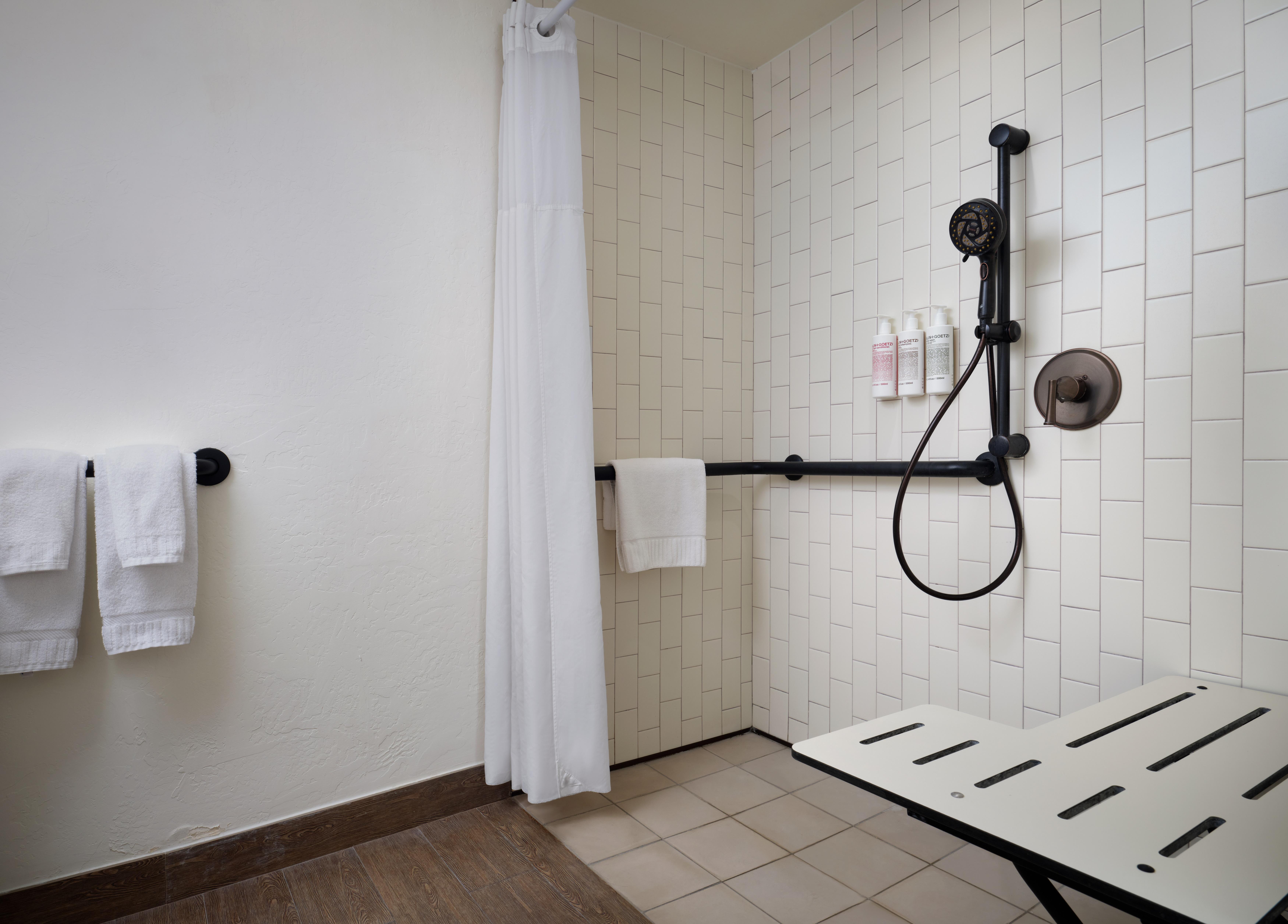 King Room with Roll-In Shower - Disability Access,1550137585:JPEG