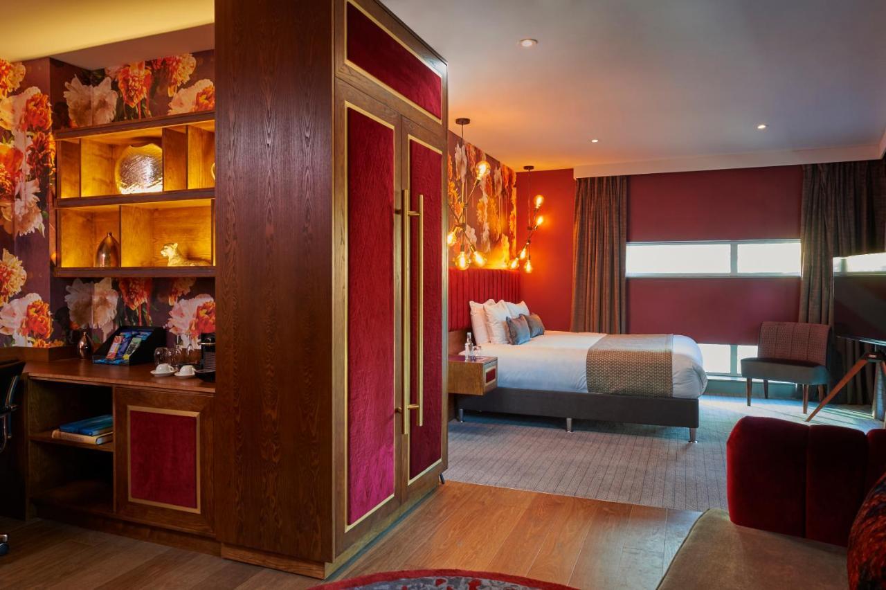 Corner Suite