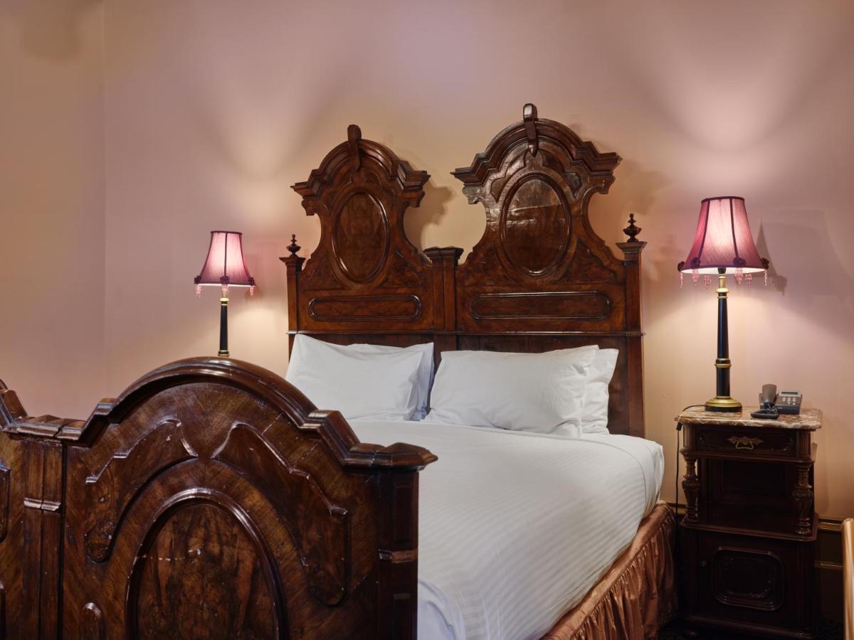 Classic King or Twin Room
