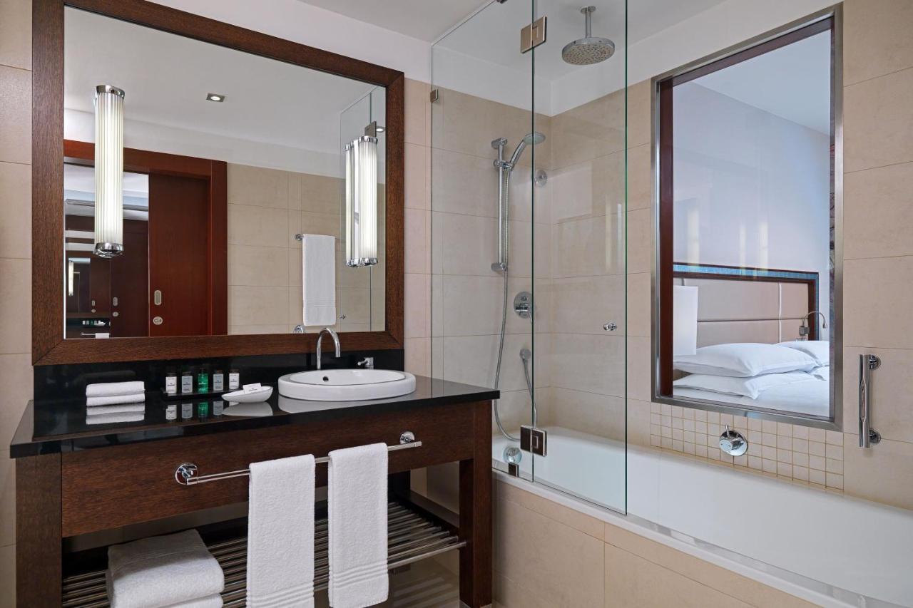 Executive room Club Lounge Spa access level Guest room