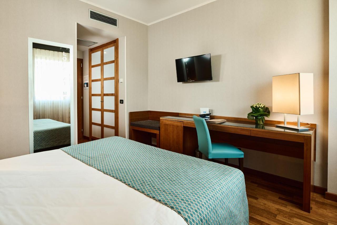 Standard Double or Twin Room,1351405585:JPEG