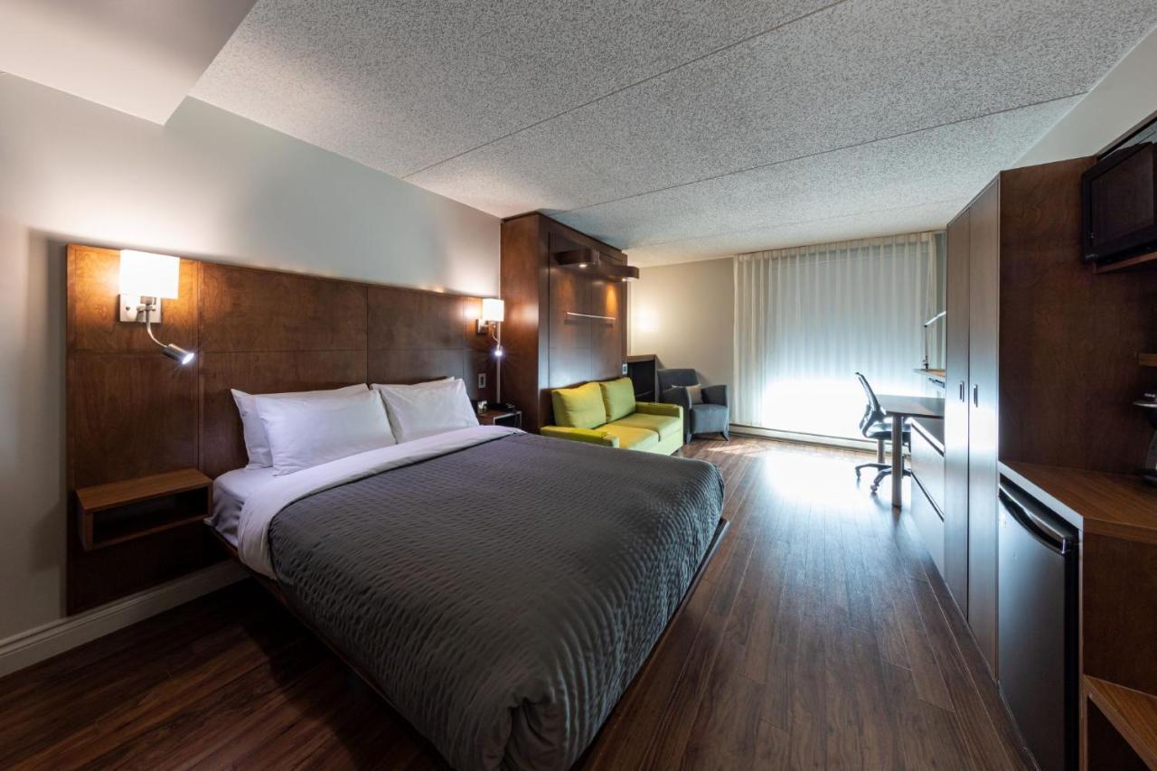 Deluxe Queen Room