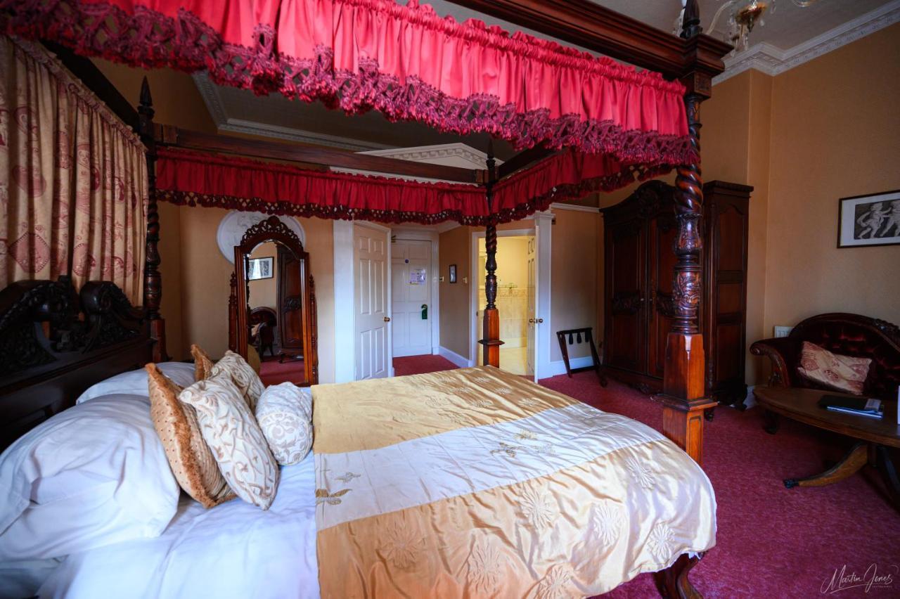 Bridal Suite Four Poster Bed