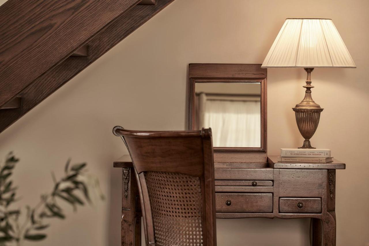 Suite Fireplace Partial Sea View Split Level