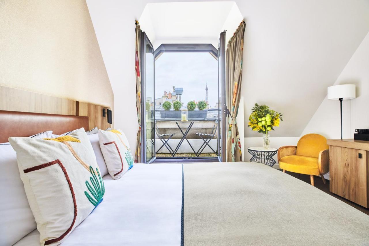 Superior Room Eiffel Tower view